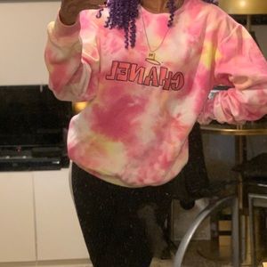 chanel tie dye custom crewneck ( cr: modaminded on ig)